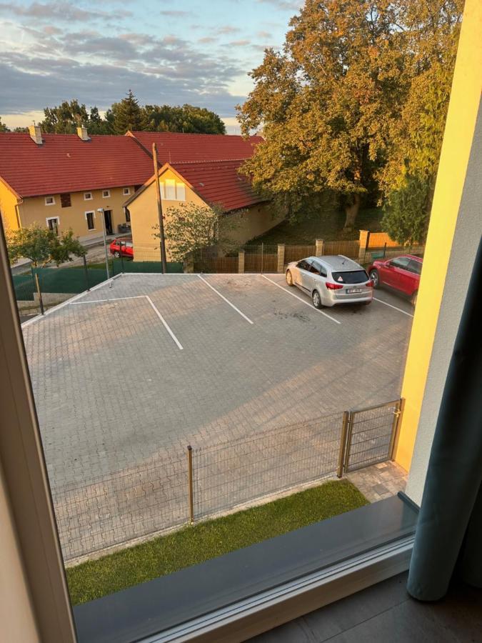 Byt Apartman 74M2 Vyhled Klid Priroda Prague Exterior photo