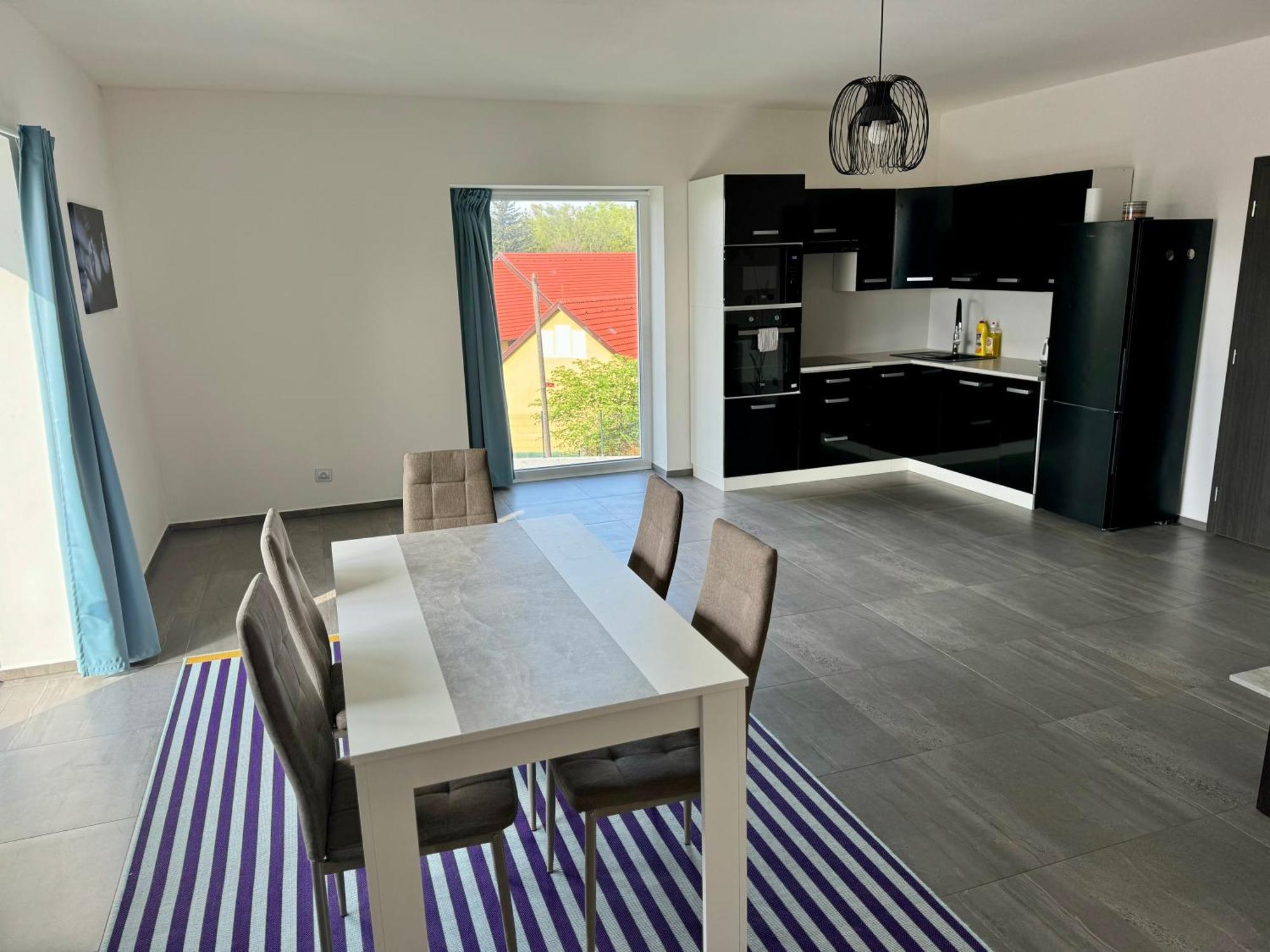 Byt Apartman 74M2 Vyhled Klid Priroda Prague Exterior photo